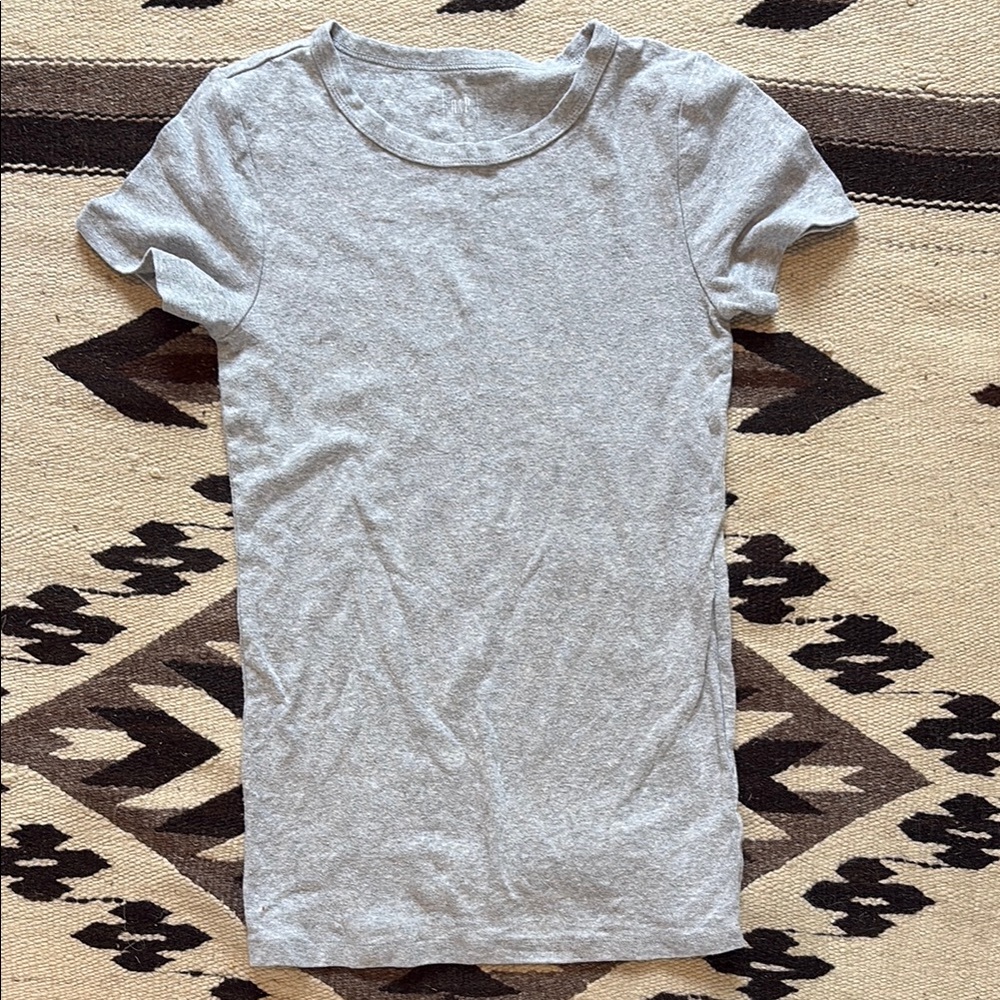 Gap fitted tee